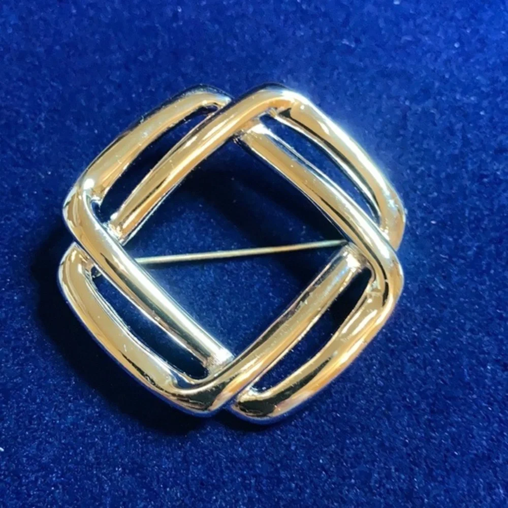 MWT Monet silver tone pin